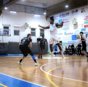 Basket Serie C. L’Olimpia Comiso si aggiudica il derby ibleo contro la Meerkat Scicli con il punteggio di 71-56