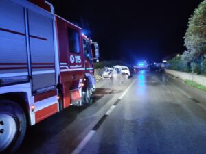 Scontro fra due auto lungo la strada Malavita a Ragusa, muore un 19enne, D.F.