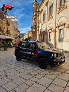 Scicli: Droga a casa e furto in un negozio, arrestato dai Carabinieri