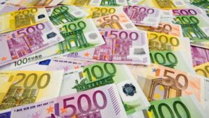 Trovati dalla Finanza di 500 mila euro non dichiarati all’aeroporto di Palermo