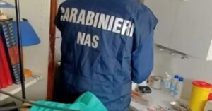 Farmaci e dispositivi scaduti nello studio: denunciato un dentista