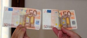 Soldi falsi, materiali esplodenti, i carabinieri trovano di tutto nei controlli prenatalizi