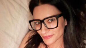 Laura Pausini: «Elimino i social e cambio numero di telefono. Lo schermo mi causava stress e ansia»