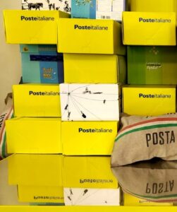 La truffa dei pacchi delle Poste Italiane venduti