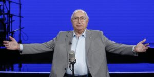 Eredità Pippo Baudo, va avanti la trattativa tra i figli e la segretaria