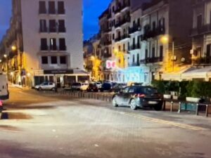 Palermo, prima ha sparato con un fucile a una ragazza a caso, poi ha chiesto scusa. Individuato