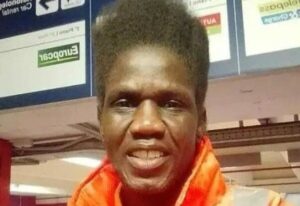 Addetto alle pulizie trova 10.000 euro all’aeroporto e li consegna