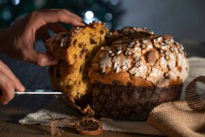 Mangia panettone e muore soffocato alla vigilia di Natale: Giovanni Lopez aveva 47 anni