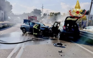 Incidente sulla Palermo-Sciacca: auto va a fuoco, 4 feriti gravi