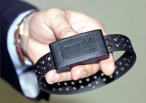 Ragusa, maltrattamenti nei confronti della figlia minorenne, braccialetto elettronico per un tunisino