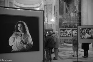 Immagine rappresentativa di Fotografia, inaugurata a Catania la mostra di Renato Zacchia. Lo sguardo laico sui devoti di Sant’Agata
