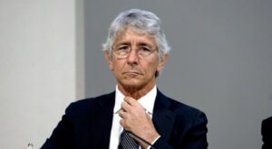 Immagine rappresentativa di Buffonata tedofori, il Governo (e il ministro Abodì) vuol vederci chiaro. C’era anche l’Uomo Gatto