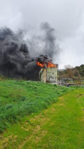 Immagine rappresentativa di L’incendio al pozzo di petrolio Irminio tra Ragusa e Scicli. I rischi, l’inadeguatezza della risposta istituzionale