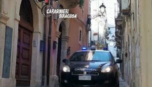 Immagine rappresentativa di Incendiato magazzino del caseificio Borderi in Ortigia, è racket?